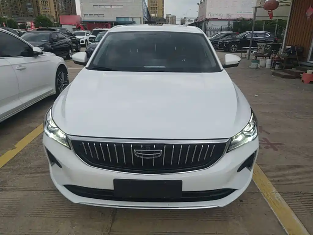 Geely Emgrand 2022