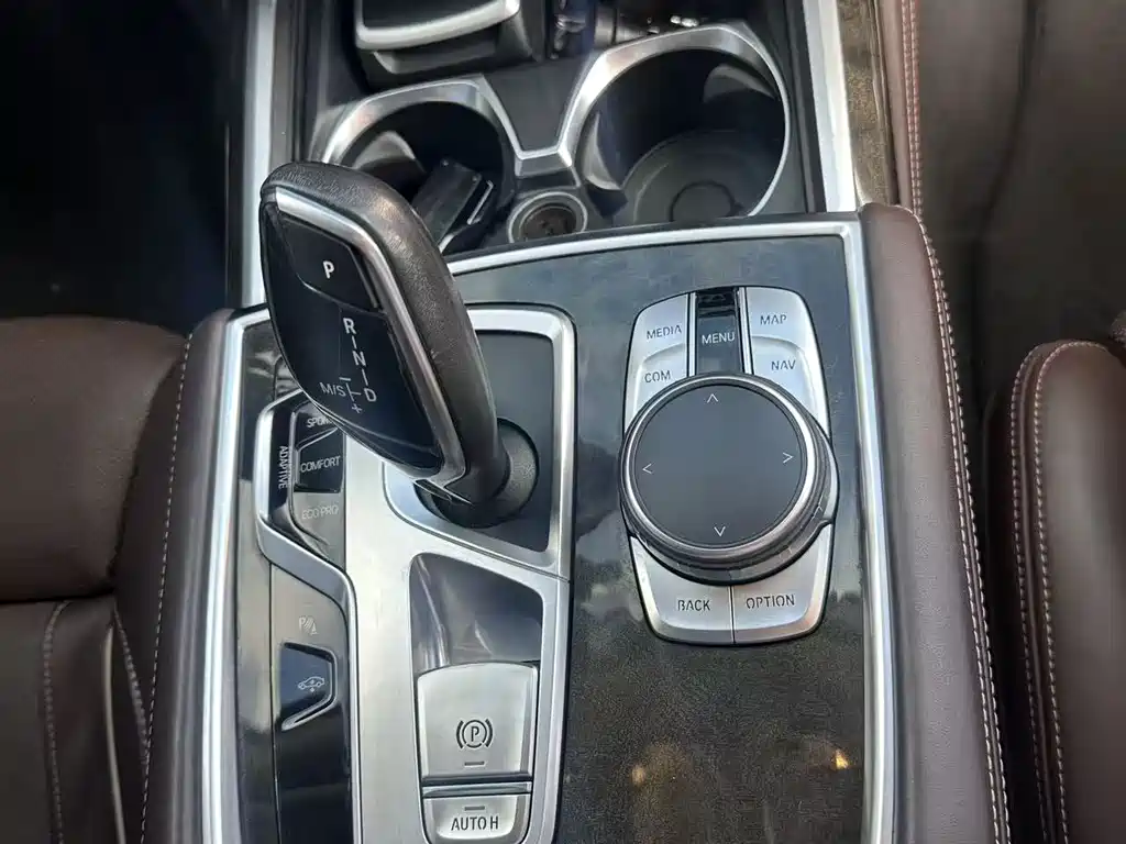 BMW 7 Series 2017 — фото 16