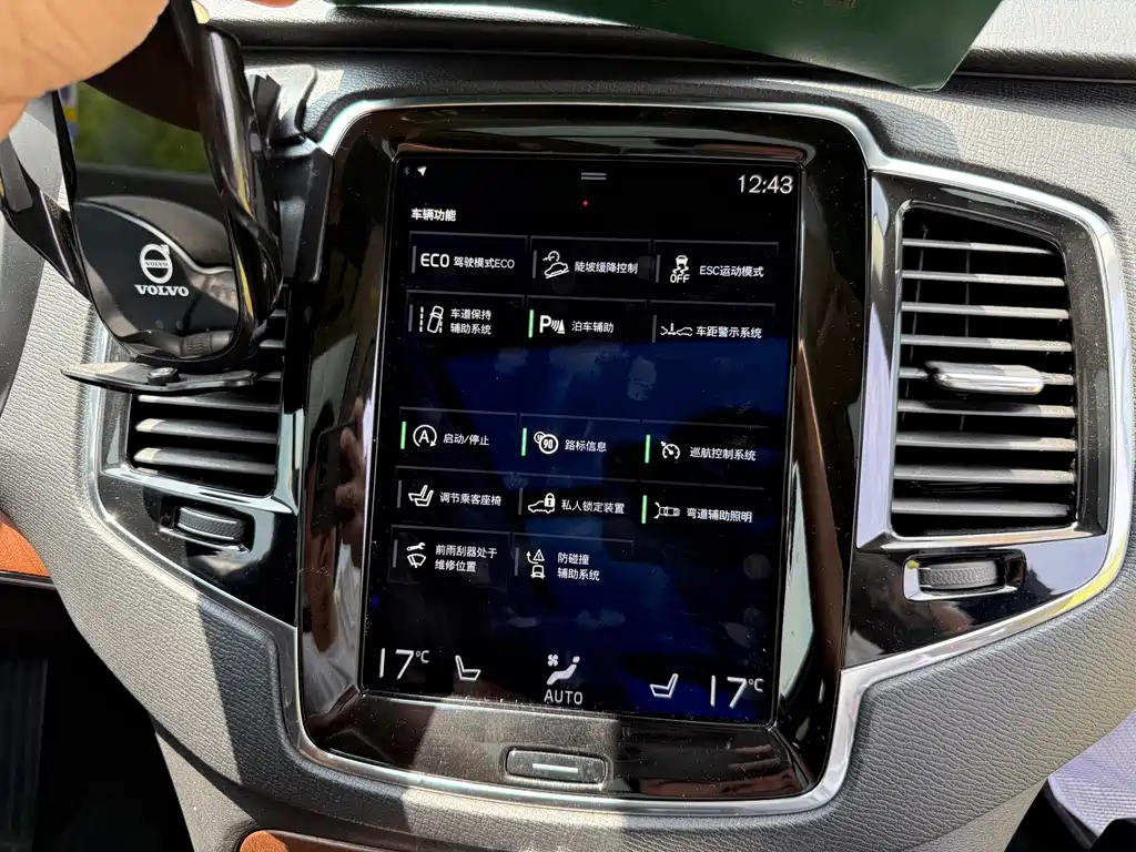 Volvo XC90 2018 — фото 19