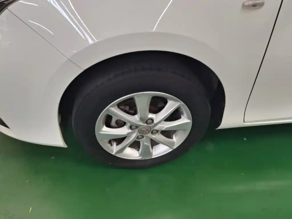 Toyota Yaris L 2017 — фото 23