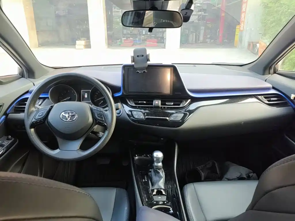 Toyota C-HR 2021 — фото 10