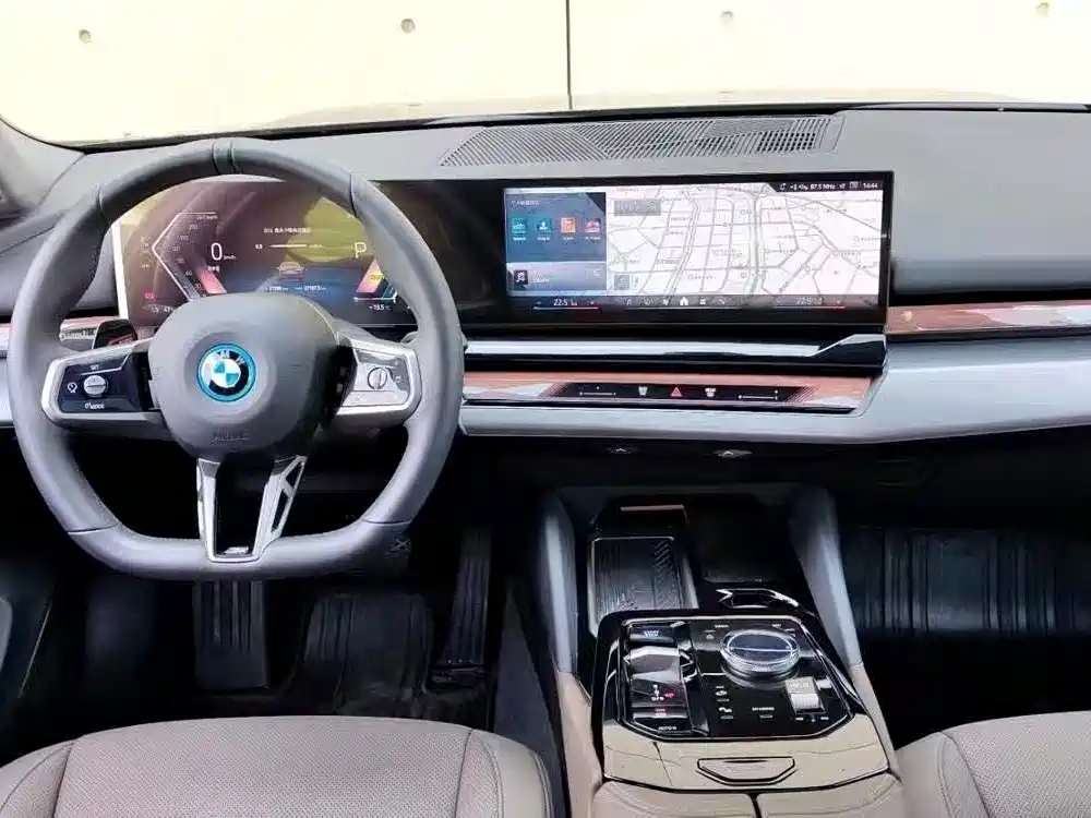 BMW i5 2025 — фото 3