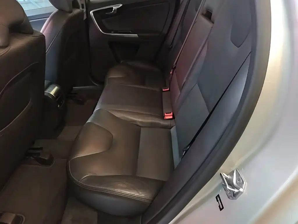 Volvo XC60 2017 — фото 17