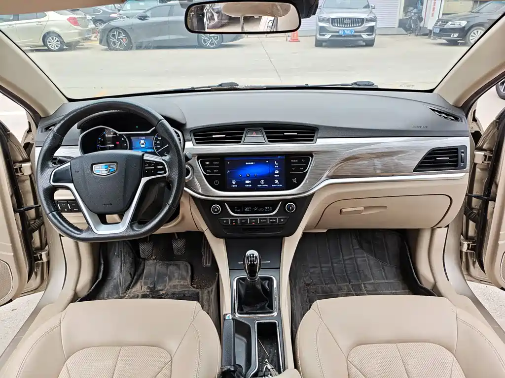 Geely Emgrand 2017 — фото 10