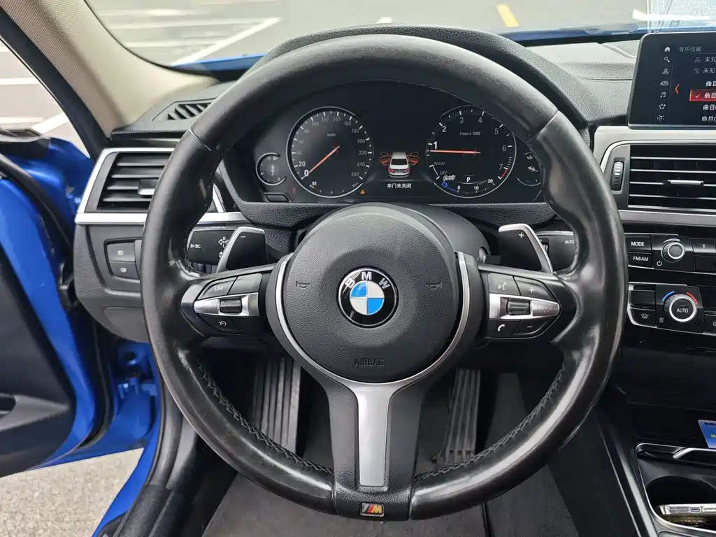 BMW 3 Series 2019 — фото 11