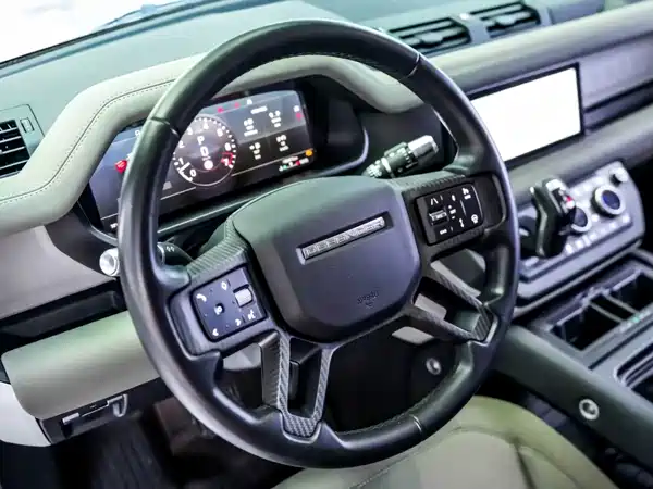 Land Rover Defender 2021