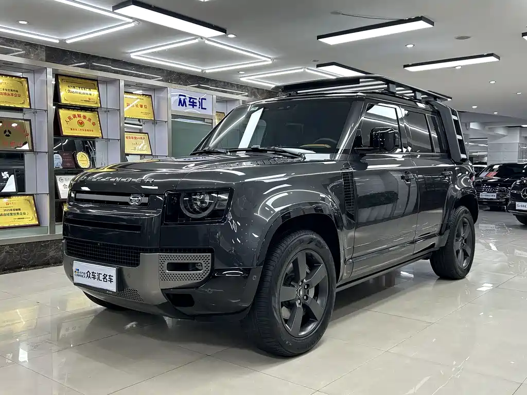 Land Rover Defender 2024