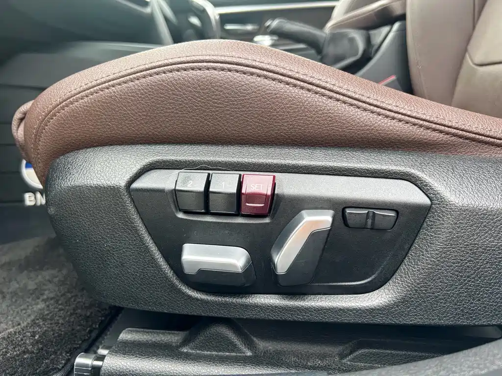BMW 3 Series 2018 — фото 13