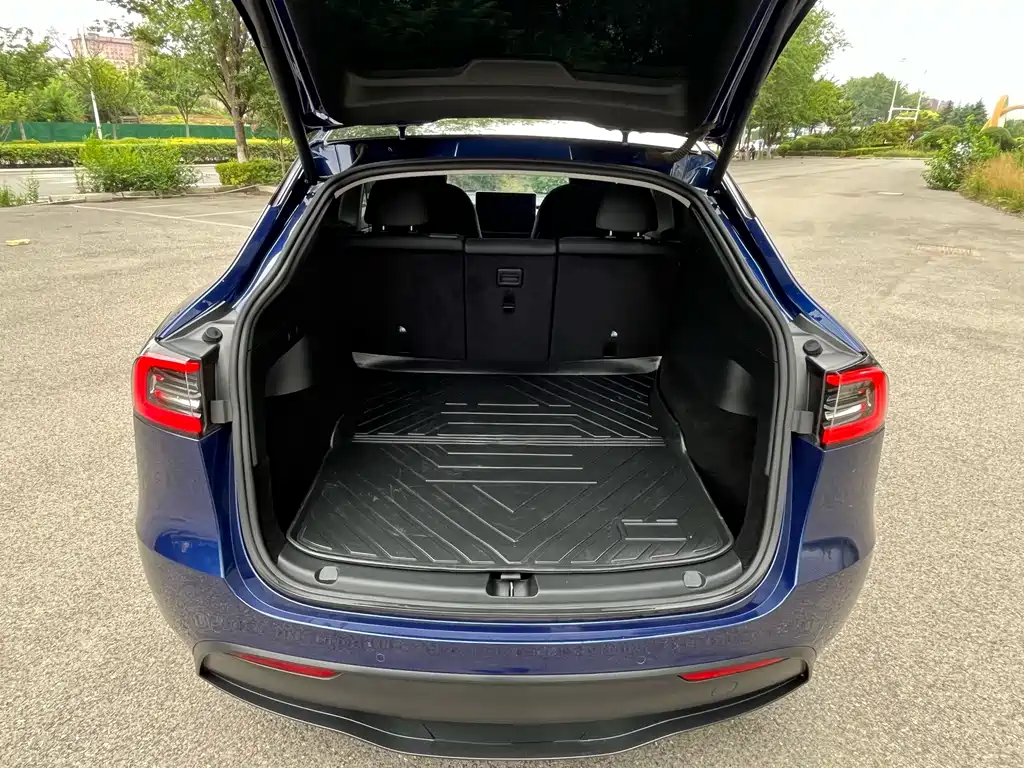 Tesla Model Y 2021 — фото 17