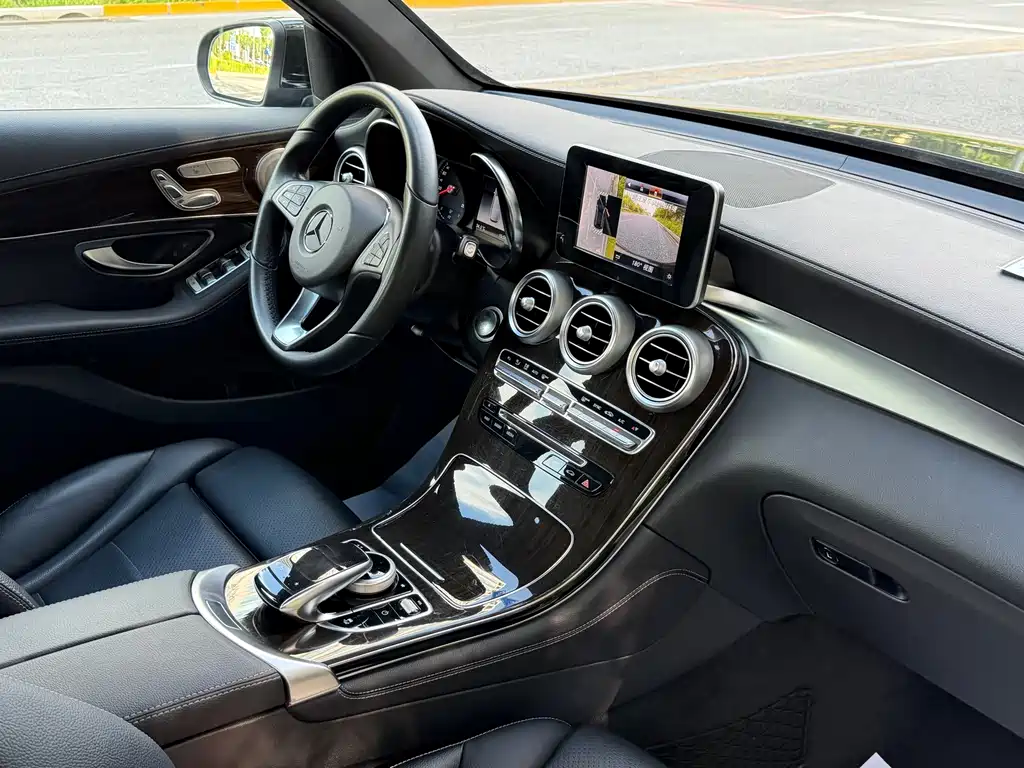 Mercedes-Benz GLC 2017 — фото 19