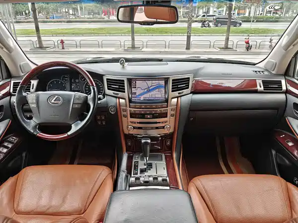 Lexus LX 2012