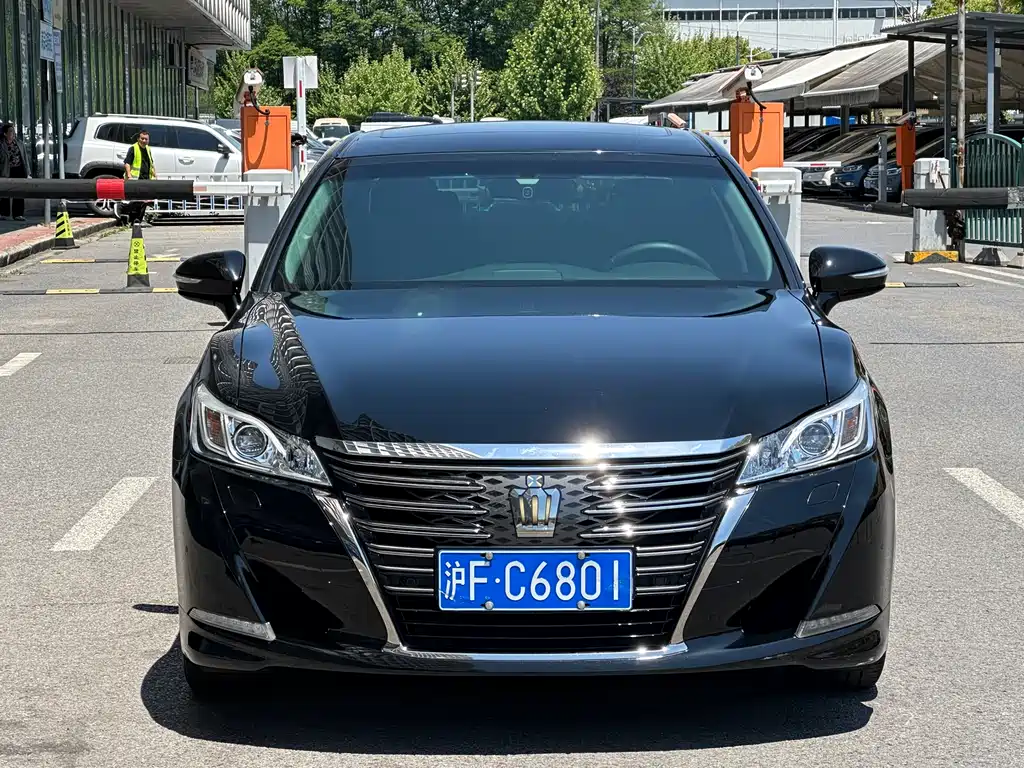 Toyota Crown 2017 — фото 2