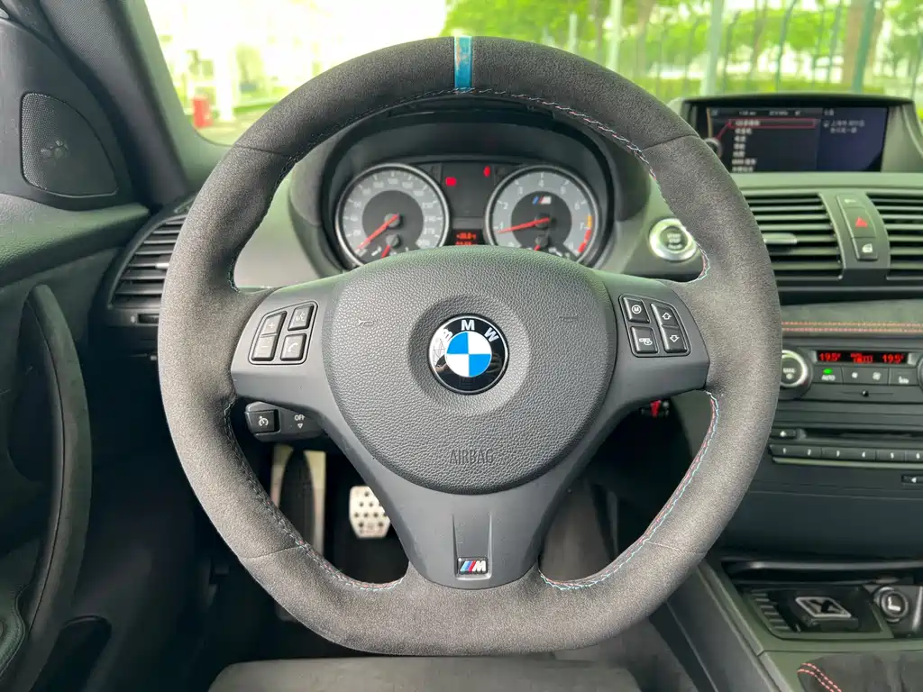 BMW 1 Series M 2012 — фото 16