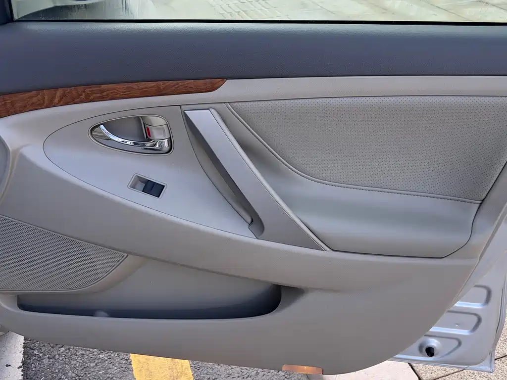 Toyota Camry 2011 — фото 14