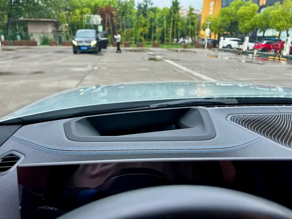 BMW i4 2023 — фото 16