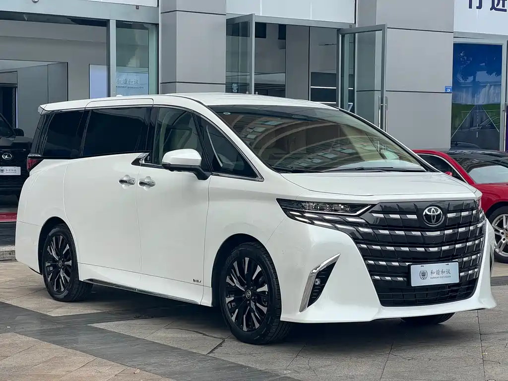 Toyota Alphard — фото 3
