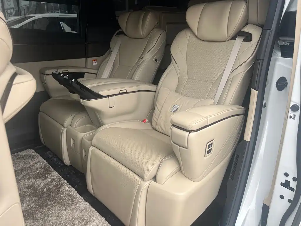 Toyota Alphard — фото 10