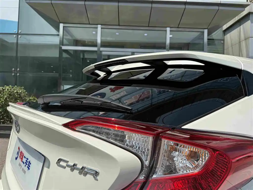 Toyota C-HR 2020 — фото 36