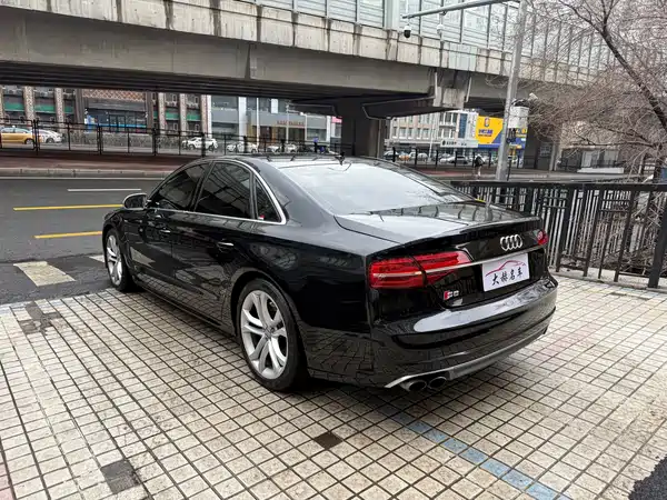 Audi S8 2013