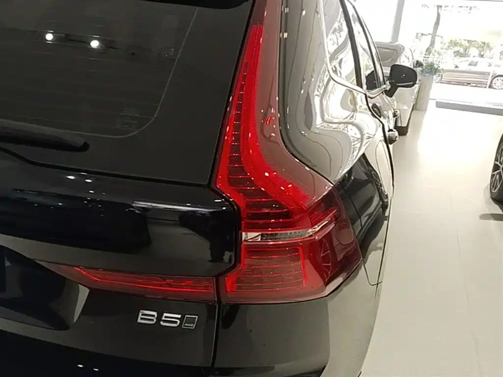 Volvo XC60 2024 — фото 8