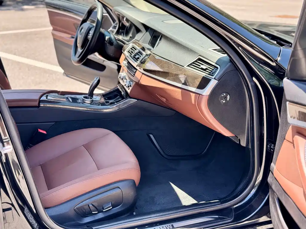BMW 5 Series 2017 — фото 9