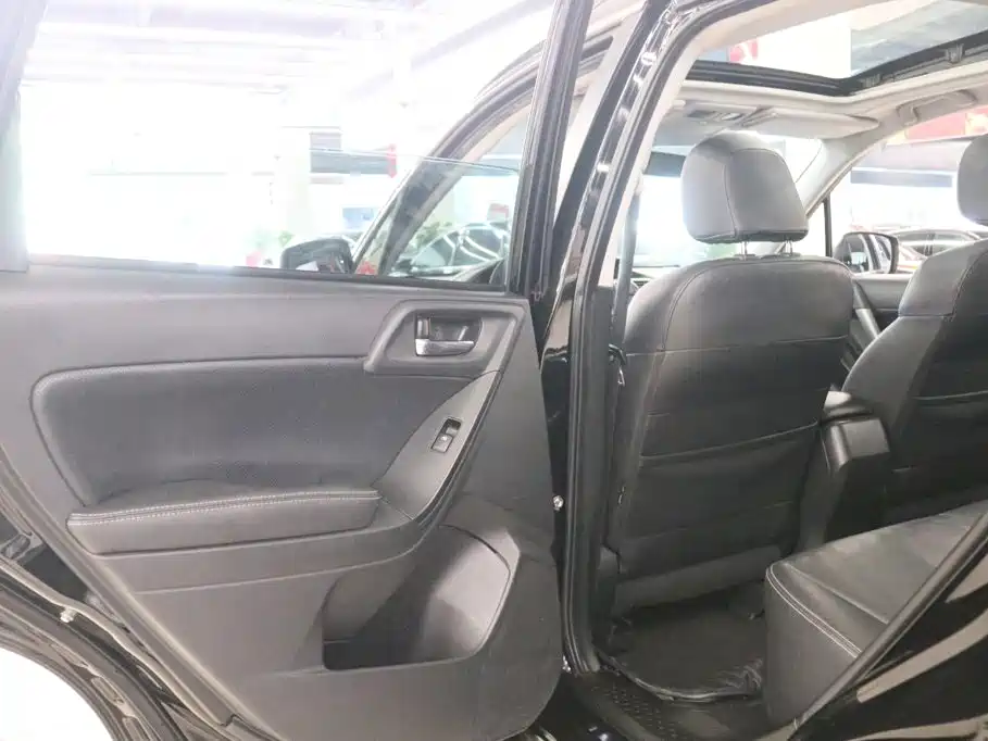 Subaru Forester 2015 — фото 15