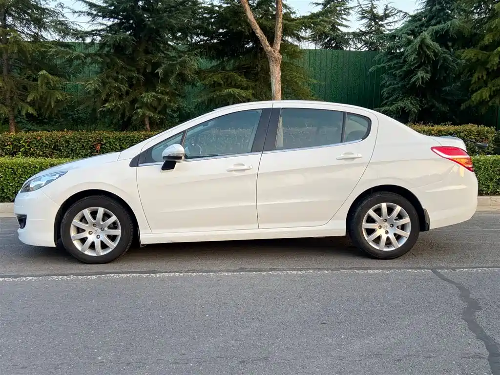 Peugeot 308 2013 — фото 18