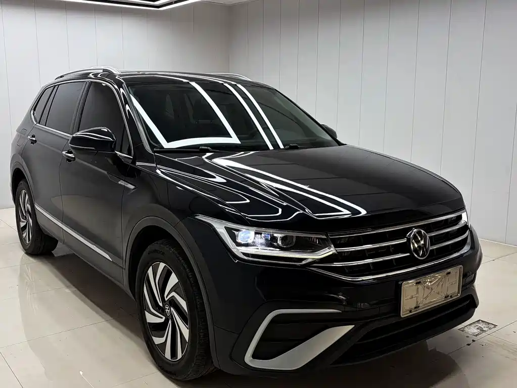 Volkswagen Tiguan L 2023 — фото 3