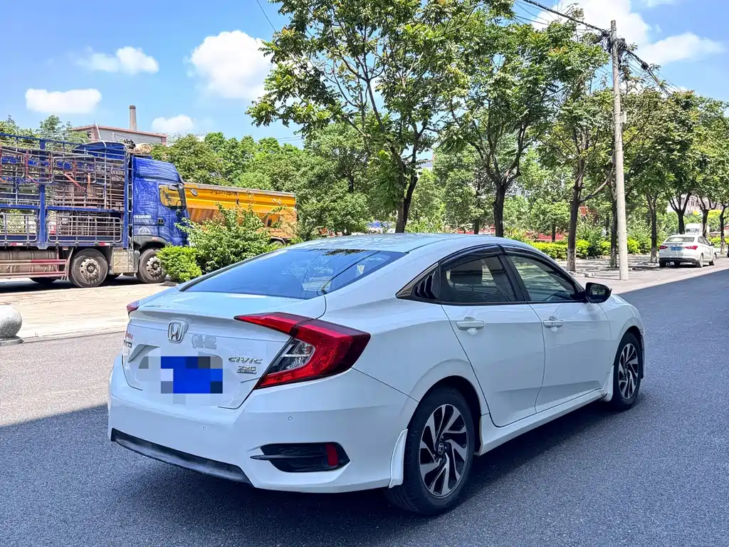 Honda Civic 2018 — фото 4
