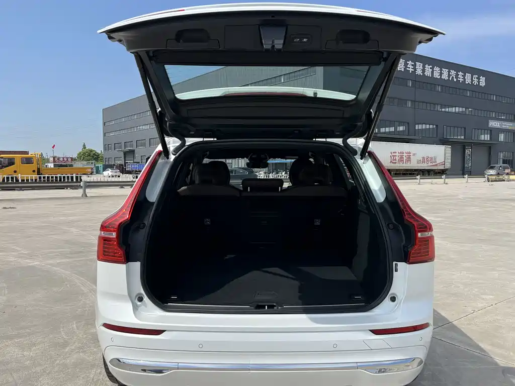 Volvo XC60 Plug-In Hybrid 2021 — фото 24