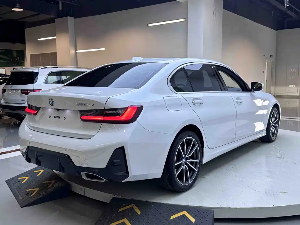 BMW 3 Series 2023