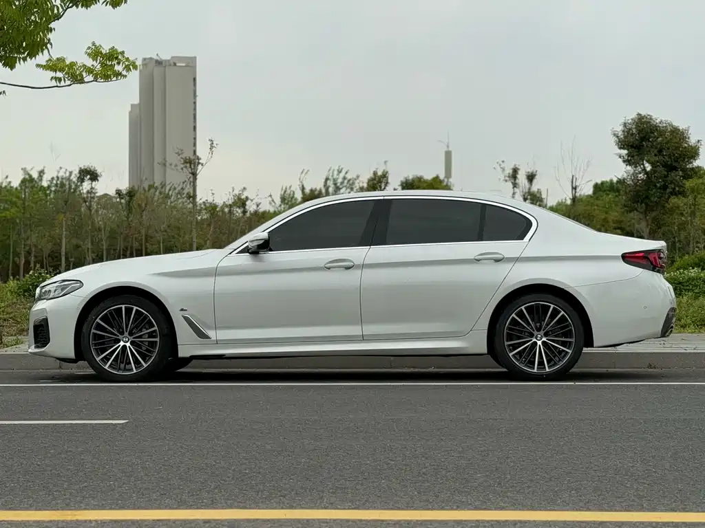 BMW 5 Series 2023