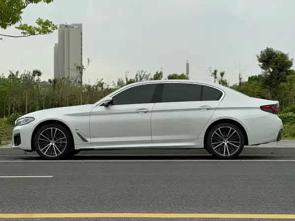 BMW 5 Series 2023