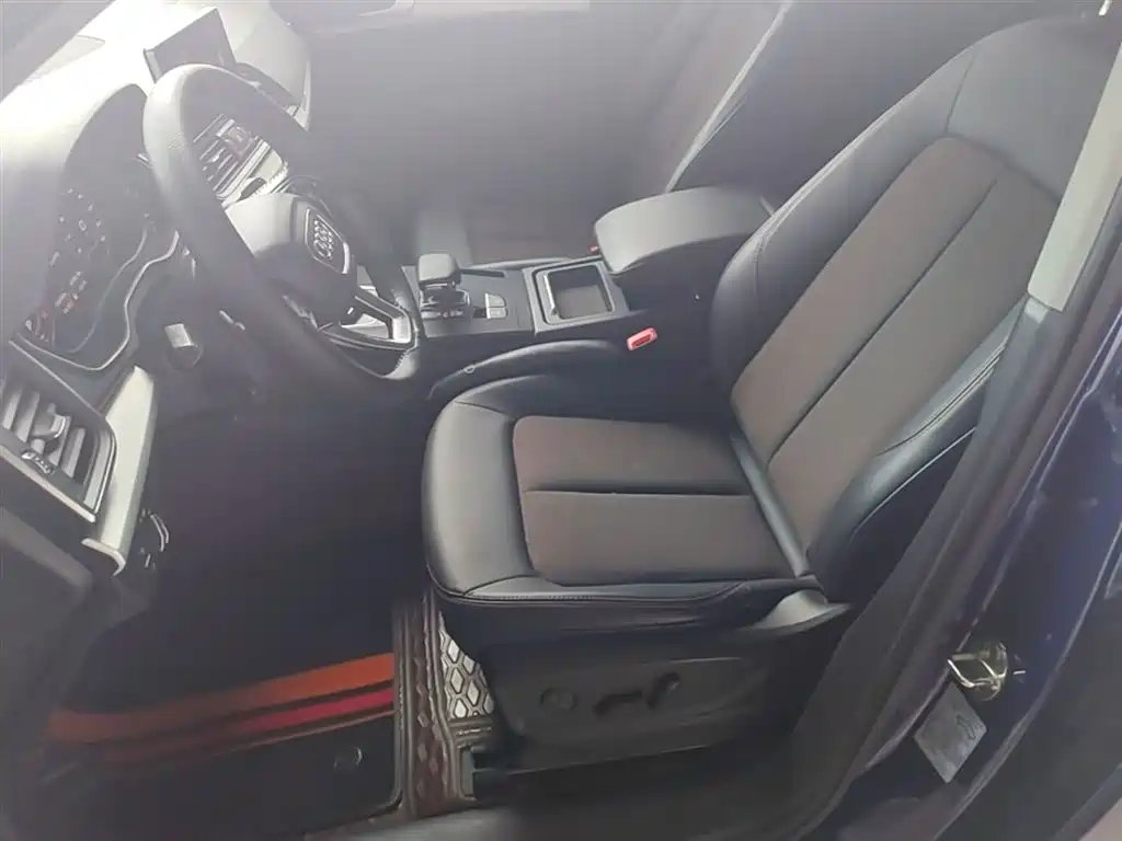 Audi Q5L 2018 — фото 15