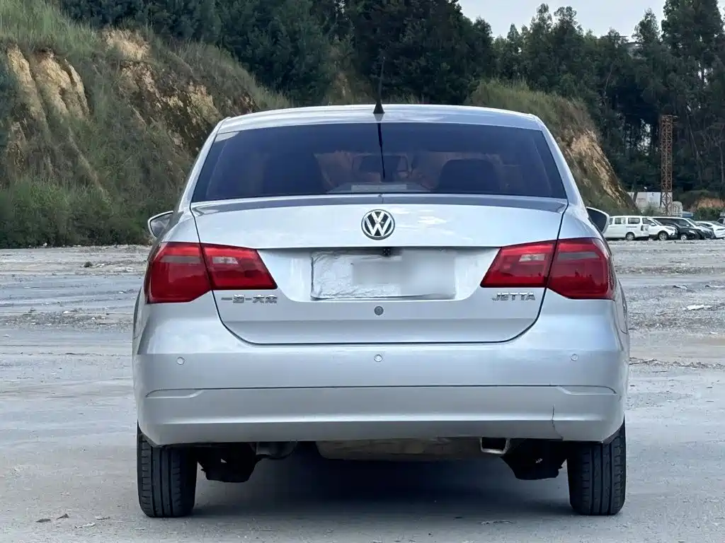 Volkswagen Jetta 2015 — фото 25