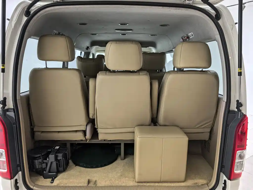 Toyota HIACE 2014 — фото 10