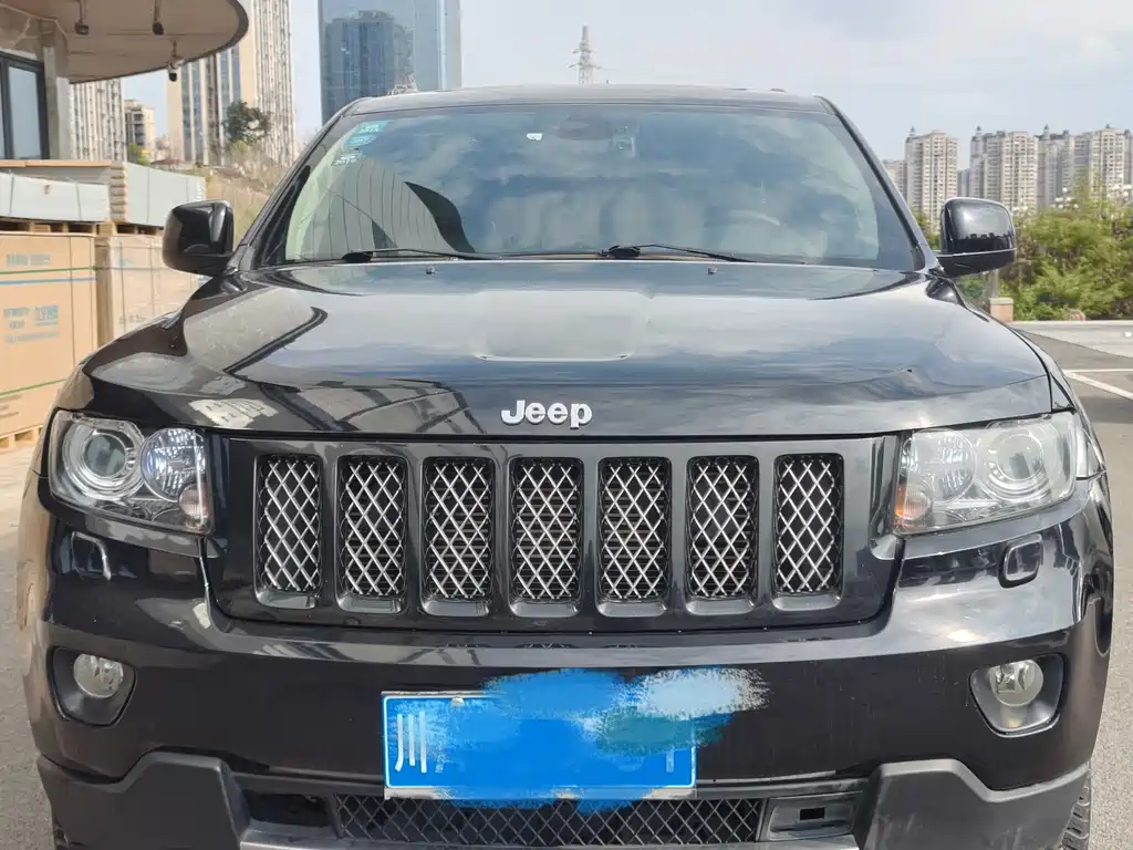 Jeep Grand Cherokee 2012 — фото 11