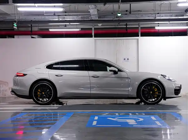 Porsche Panamera 2023
