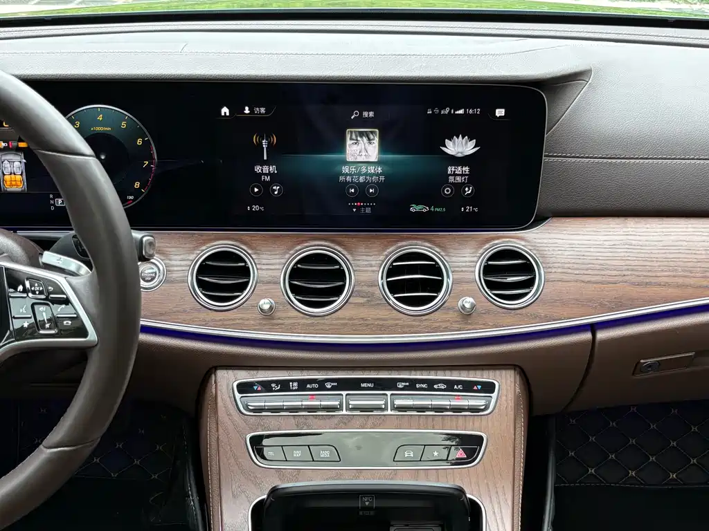 Mercedes-Benz E-Class 2023 — фото 12