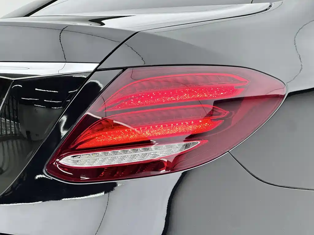 Mercedes-Benz E-Class 2020 — фото 12