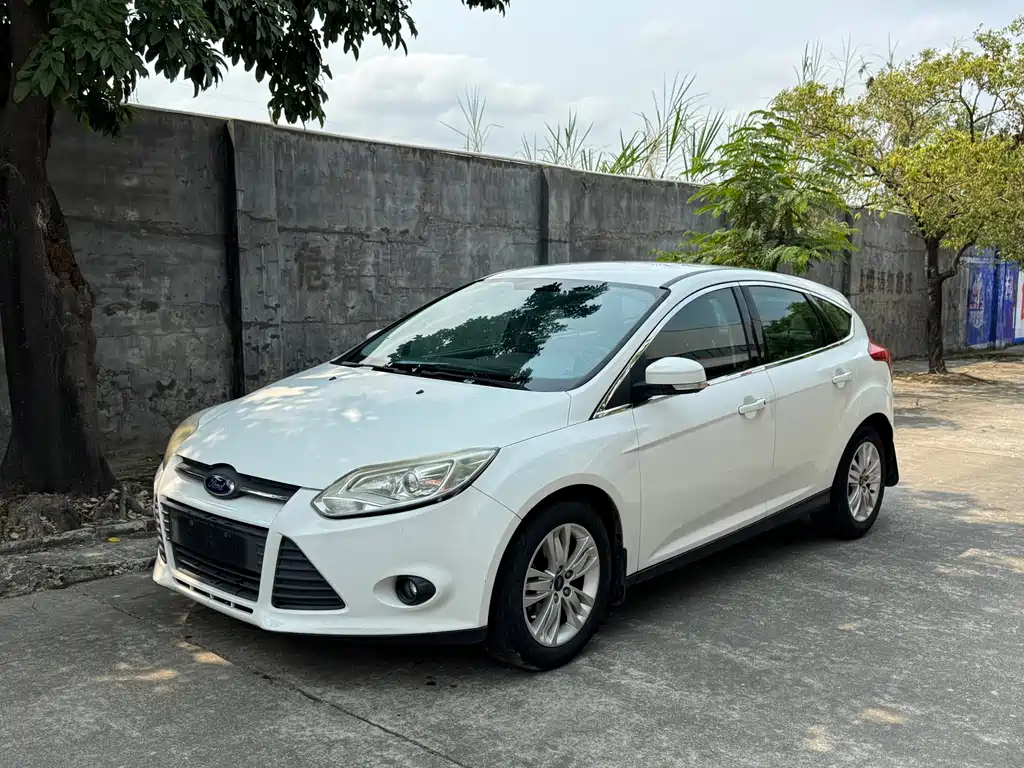 Ford Focus 2013 — фото 1