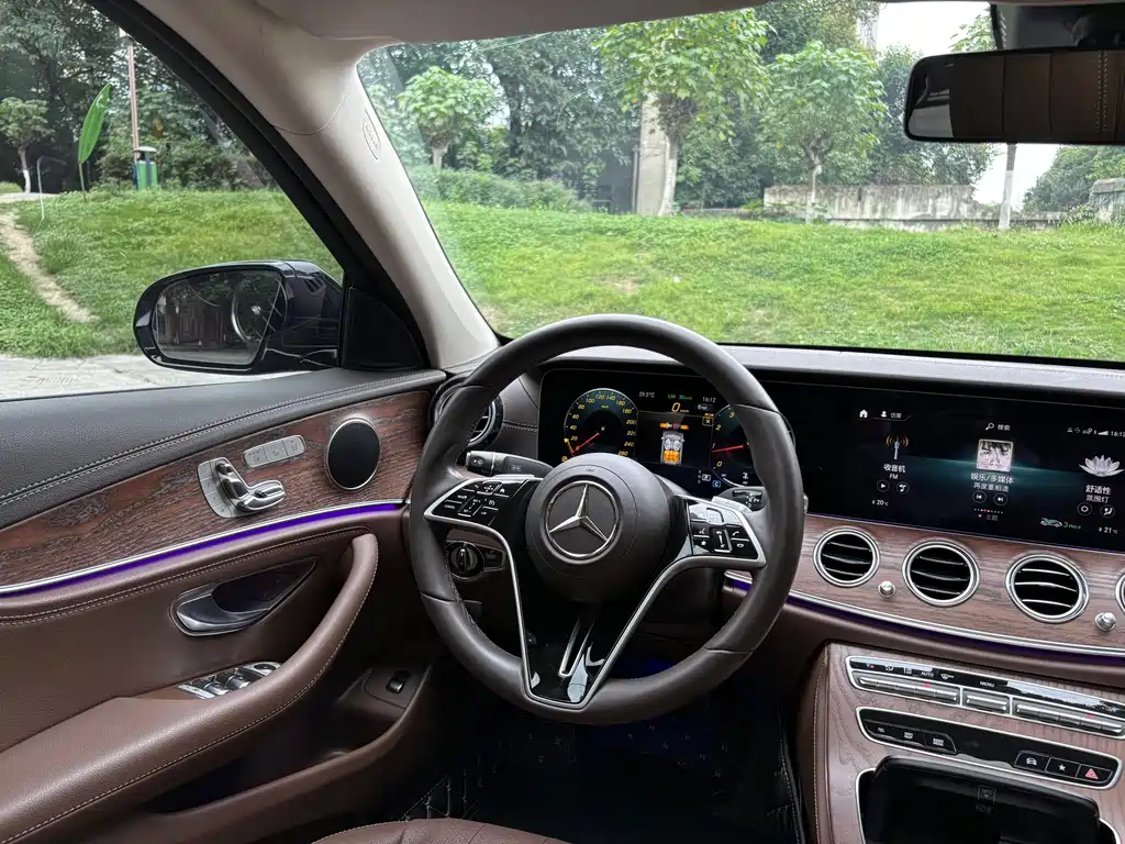 Mercedes-Benz E-Class 2023 — фото 10