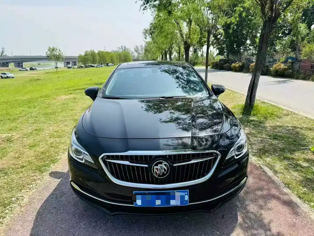 Buick LaCrosse 2017 — фото 2