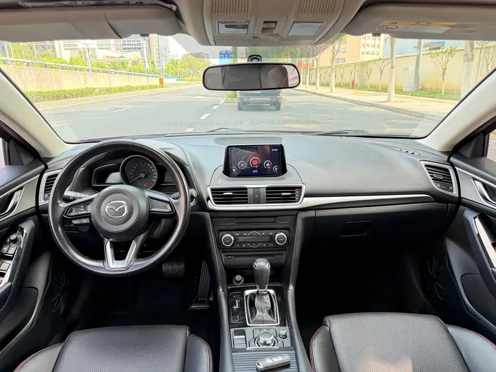 Mazda 3 Axela 2018 — фото 12