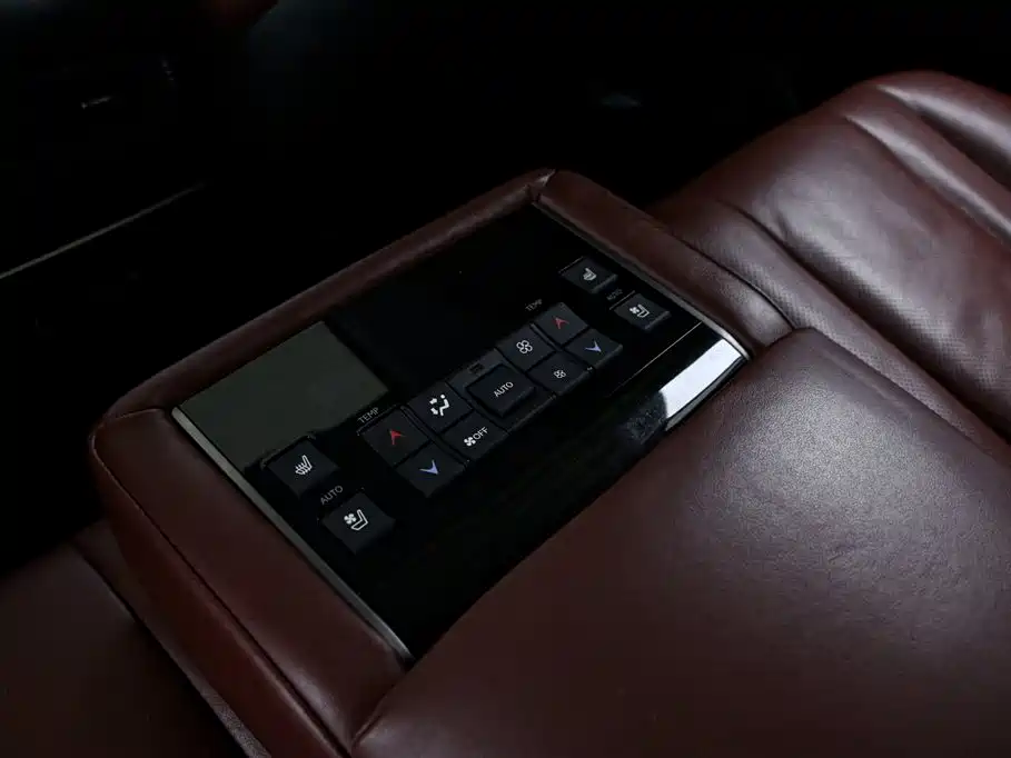 Lexus LX 2019 — фото 16