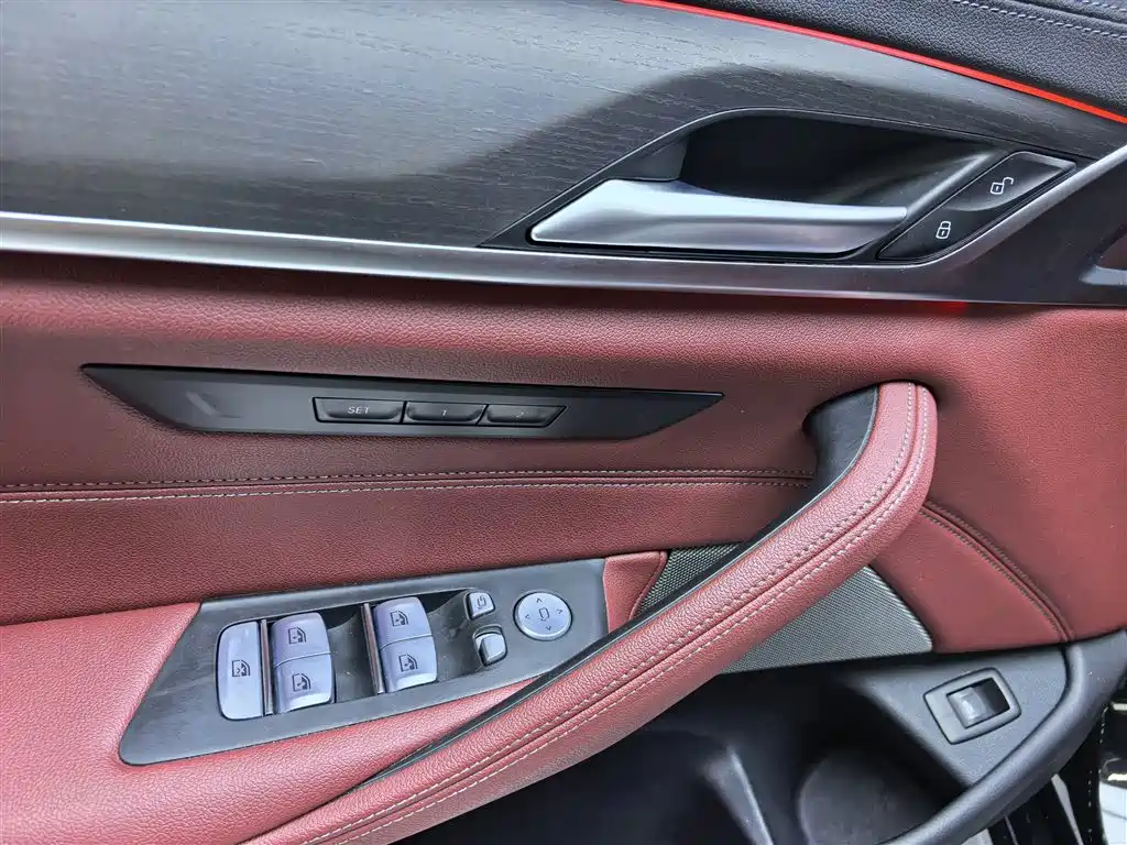 BMW 5 Series 2022 — фото 11
