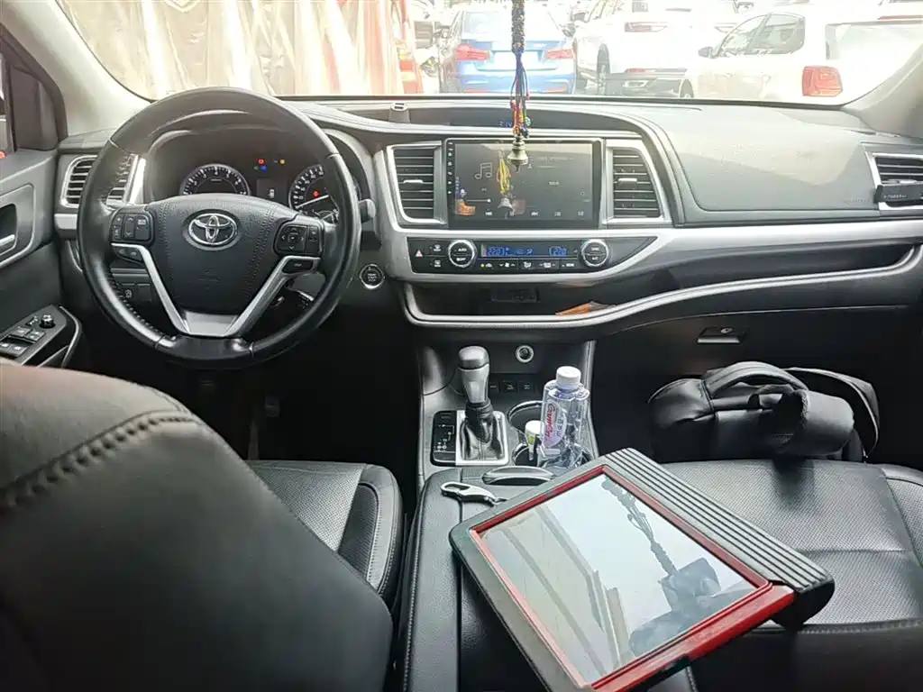 Toyota Highlander 2017 — фото 10