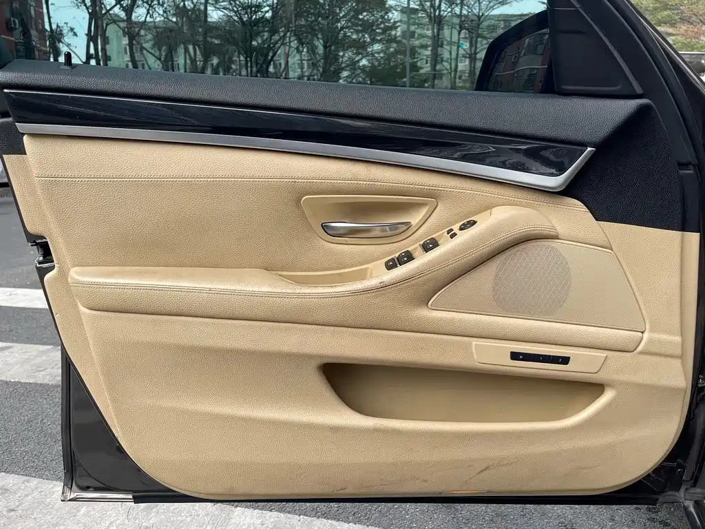 BMW 5 Series 2014 — фото 11