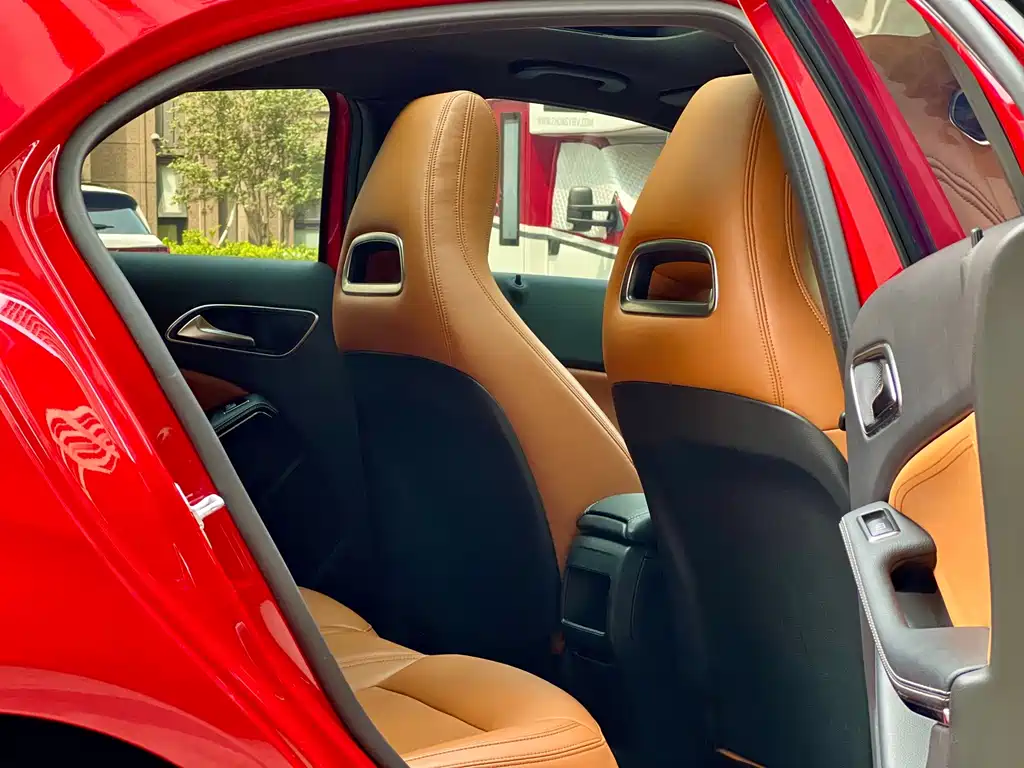 Mercedes-Benz A-Class 2018 — фото 10