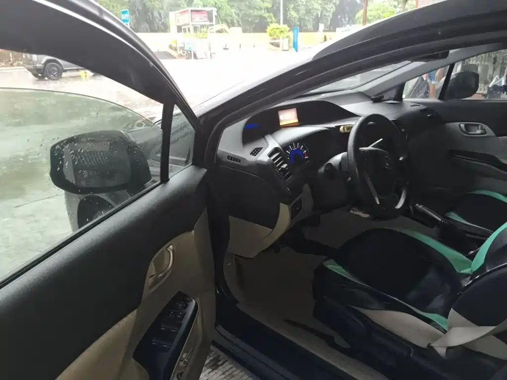 Honda Civic 2014 — фото 12